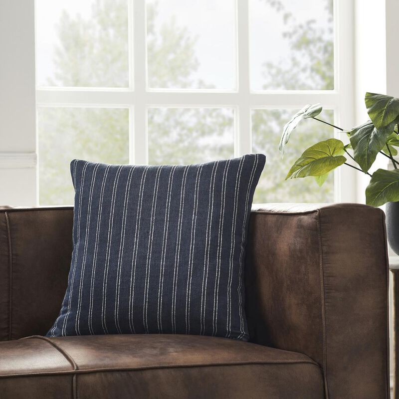 Renwil OAKLEY  Pillow