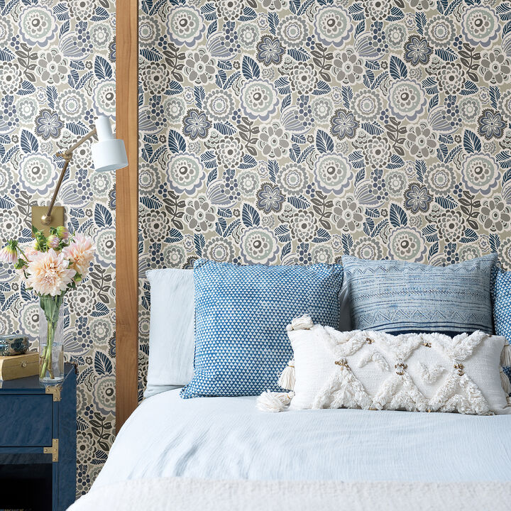 Lucy Grey Floral Wallpaper