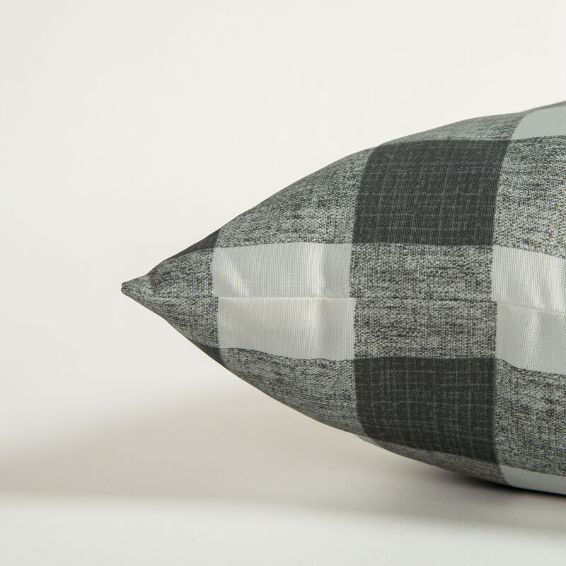 22"x22" Indoor/Outdoor Pillow, Charcoal Plaid