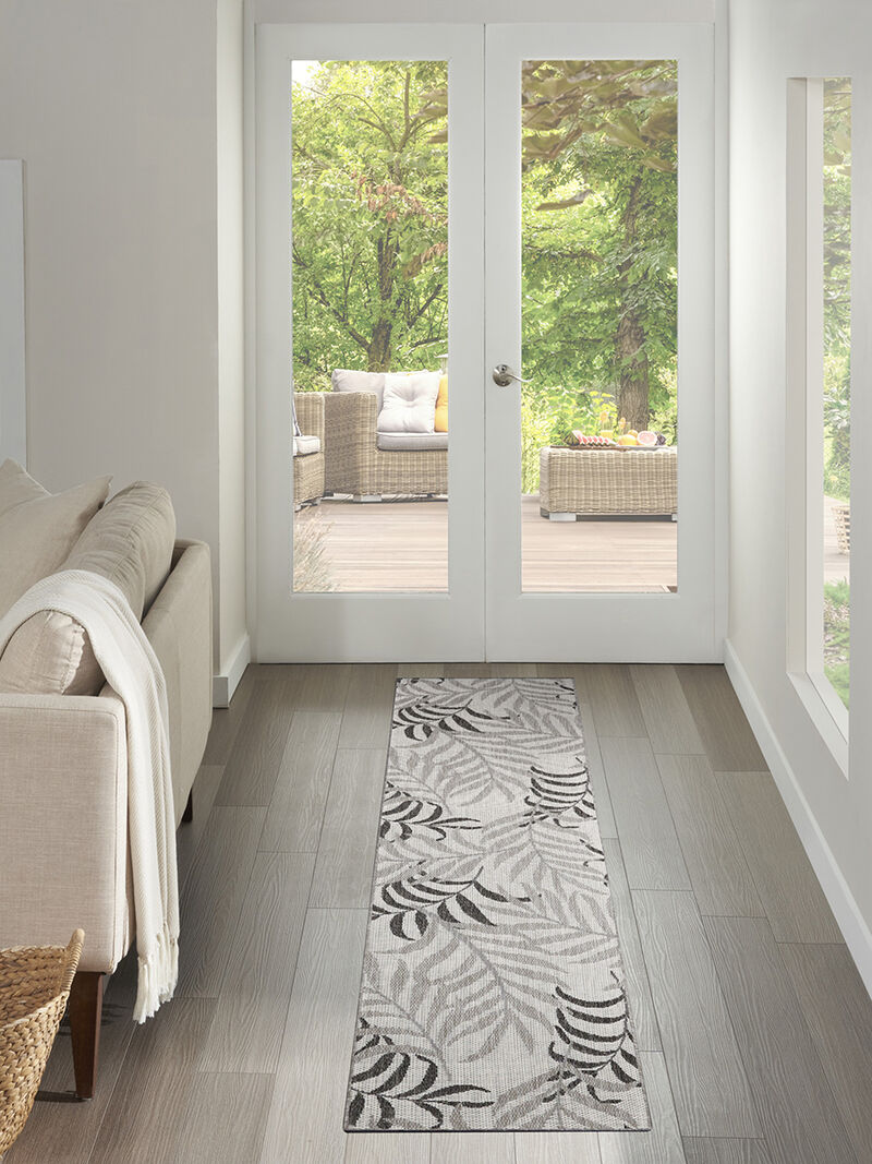 Garden Oasis GOA01 Gray 2' x 6' Rug