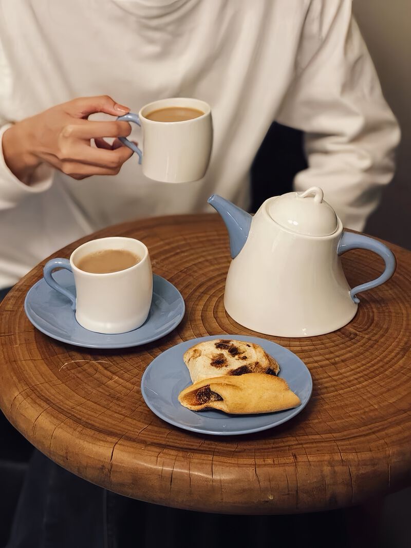 Postmodern Wiggle Ceramic Tea Set of 5 with 1 Teapot 2 Mugs & 2 Saucers image number 4