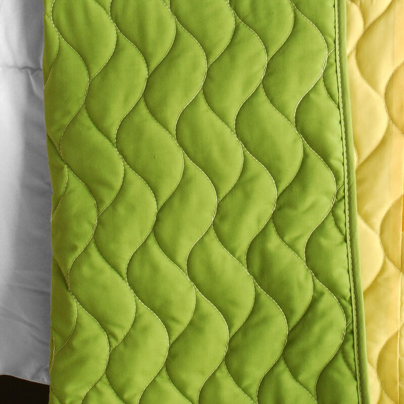 3-Piece Quilted Patchwork Plaid Quilt Set Lightweight Bedding image number 3