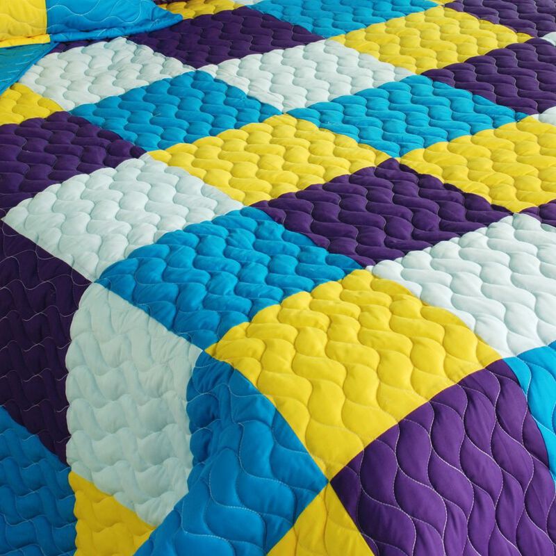 Full Queen Mild Winter 3 Piece Patchwork Quilt Set with Vermicelli Quilting image number 3