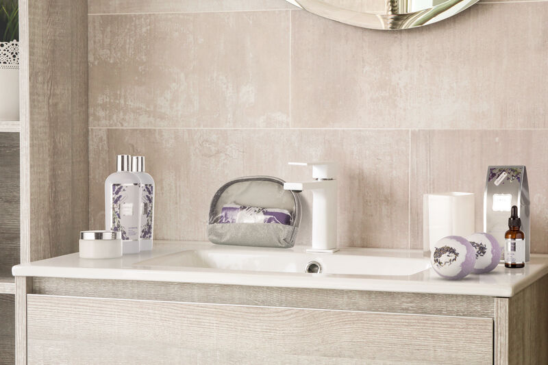 Lovery Gift Basket Set - Lavender and Jasmine Scent - XL Bath Bombs