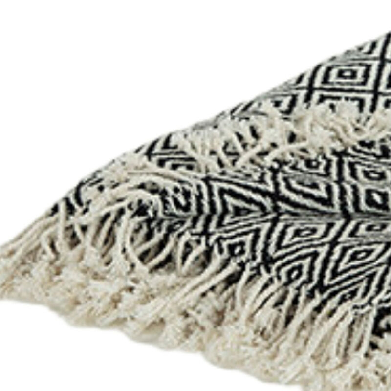HomeRoots 50" X 60" Black And White Cotton Chevron Throw Blanket with Tassels image number 3