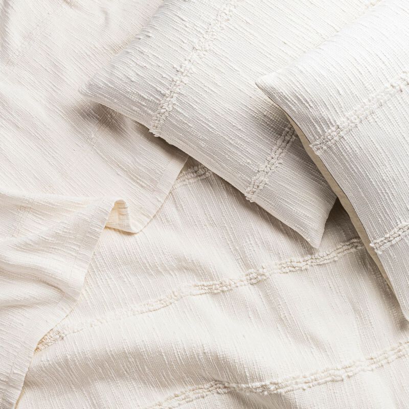 White Fringe Bedspread & Sham Set.. image number 1