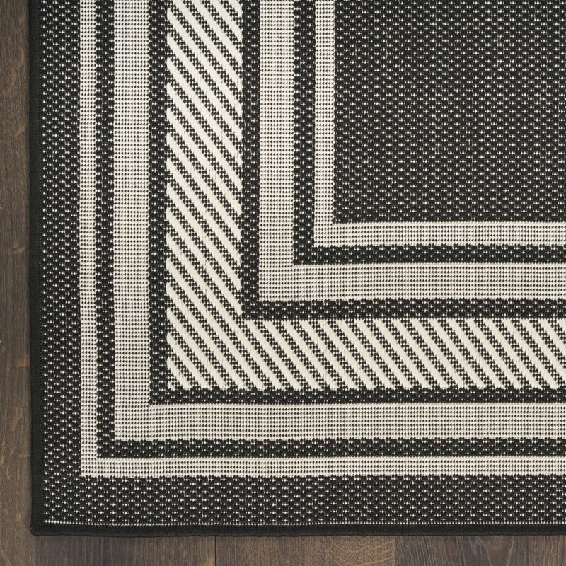 HomeRoots Geometric Indoor Outdoor Area Rug image number 5