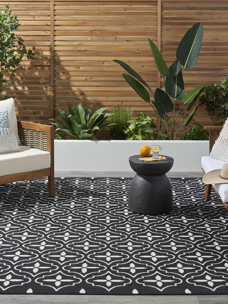 Nourison Essentials NRE04 Black/Ivory 6' x 9' Rug