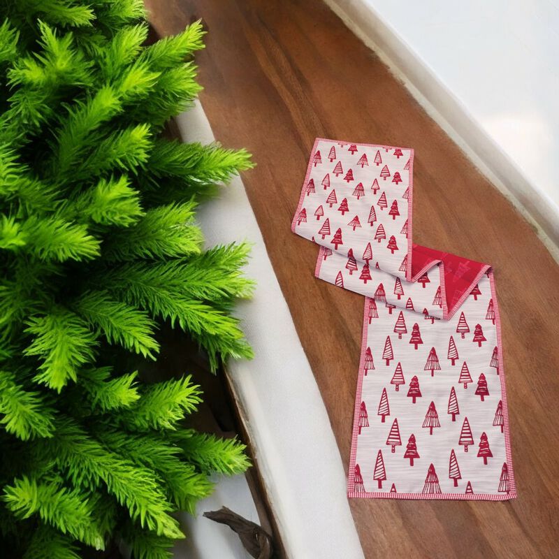 Table Runner &ndash; Stylish Decor for Dining Tables, Ideal for Holidays and Everyday Settings