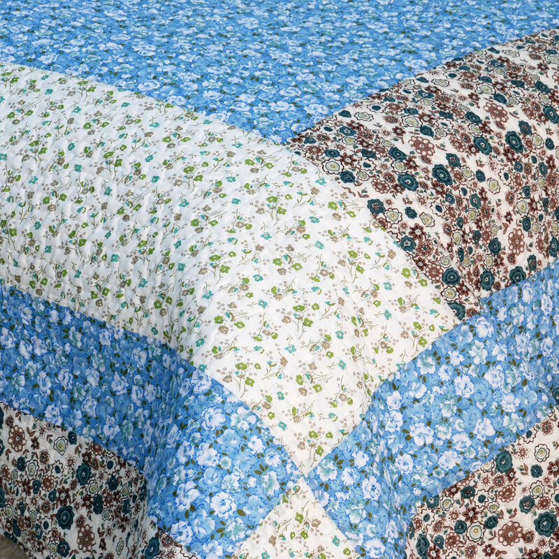 Midsummer Dream Queen Cotton Quilt Set with Floral Patchwork Design image number 4