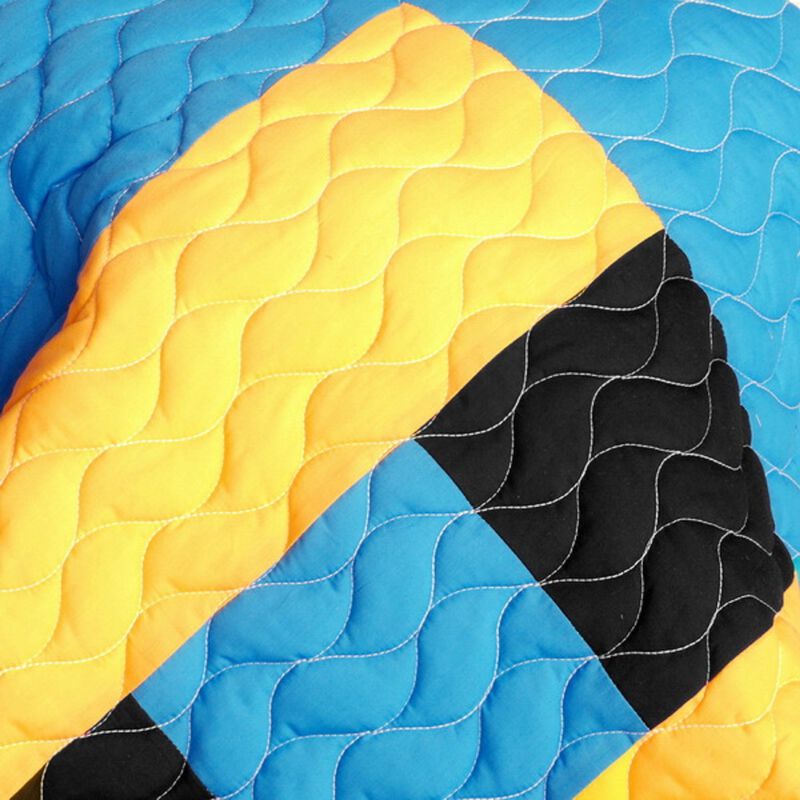 3-Piece Patchwork Quilt Set with Vermicelli Quilting and Geometric Pattern image number 4
