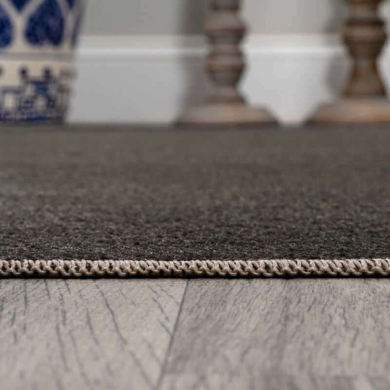 Twyla Classic Solid Low-Pile Machine-Washable Area Rug