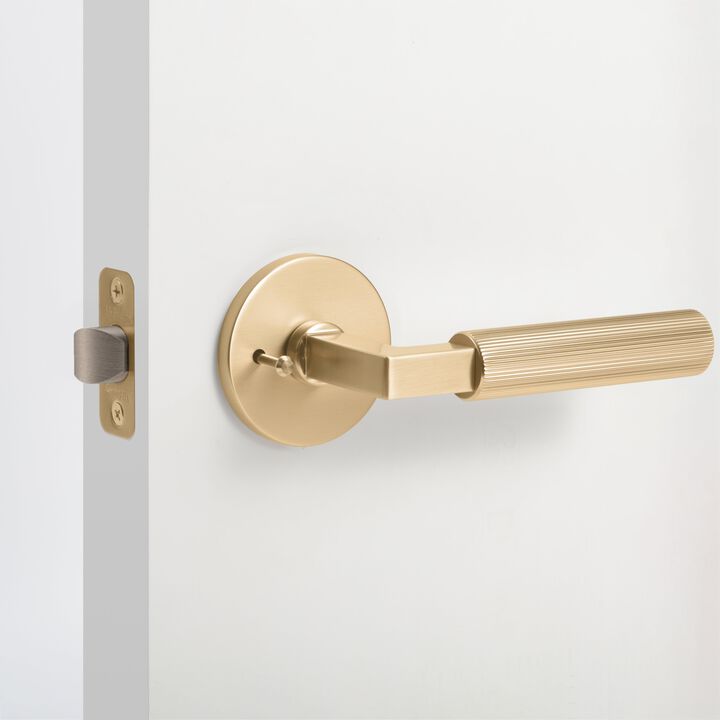 Mila Modern Linear Bed/Bath Interior Door Handle with Round Rosette and Concealed Screws (Privacy)