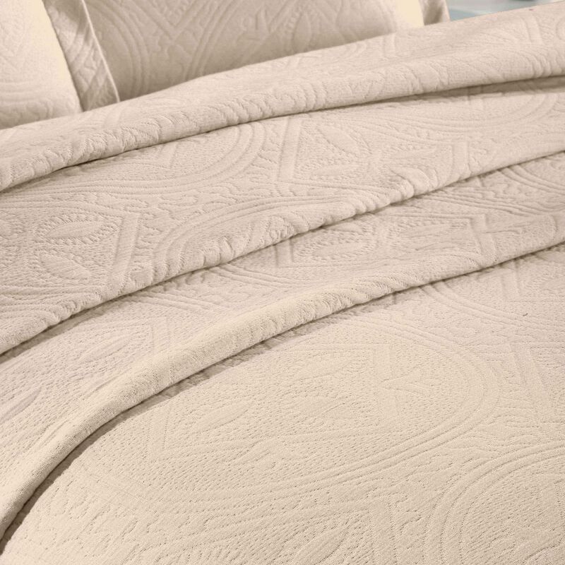 Lightweight Cotton Bedspread Set 3-Piece, Celtic Circle Patterned Matelasse image number 2