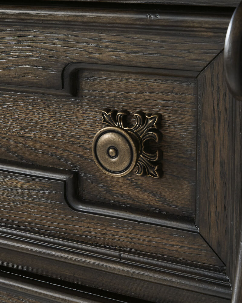 Maylee Chest of Drawers image number 4