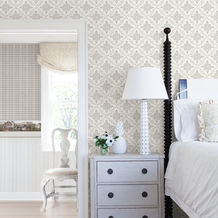 Wynonna Light Grey Geometric Floral Wallpaper (Set of 2)