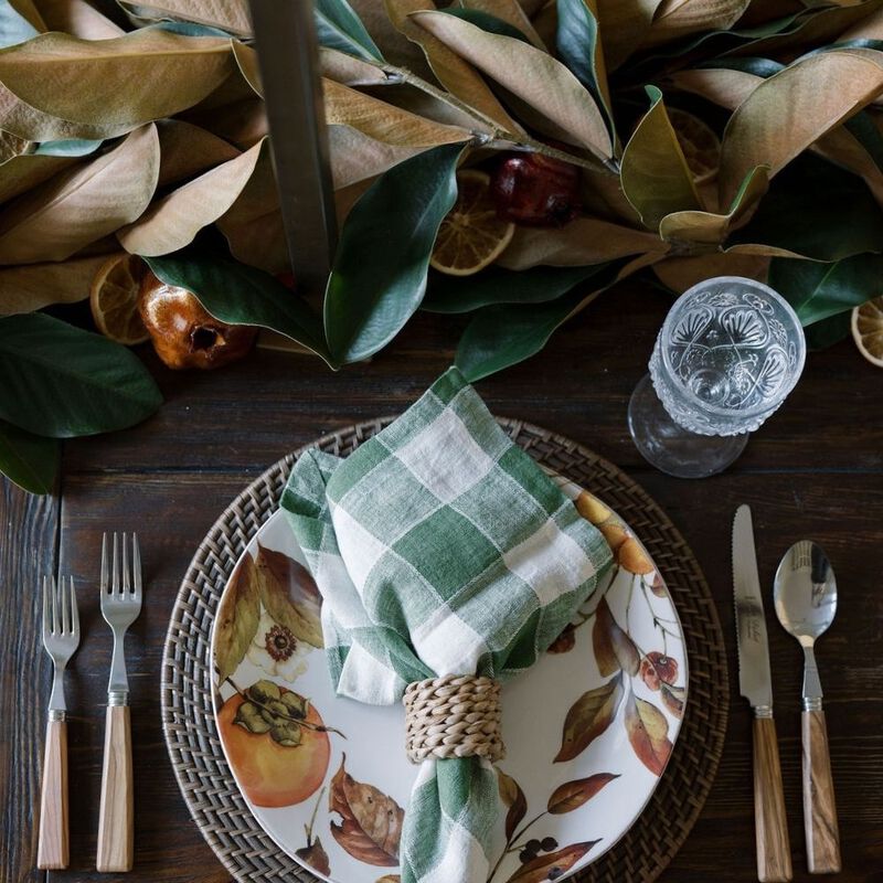 9' Faux Green Magnolia Leaf Garland image number 4