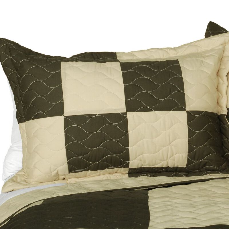Patchwork Quilt Set 3PC with Vermicelli Quilting, Cozy Bedding Ensemble image number 4