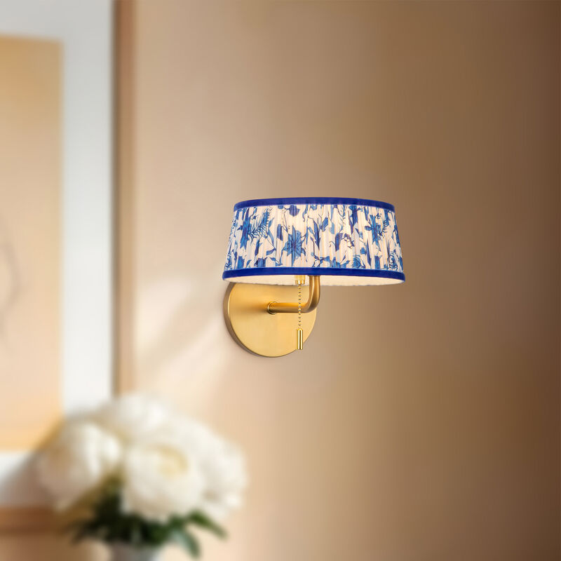 Scout 7-in Damp-Rated Wall/Vanity Light with Patterned Pleated Linen Shade image number 1