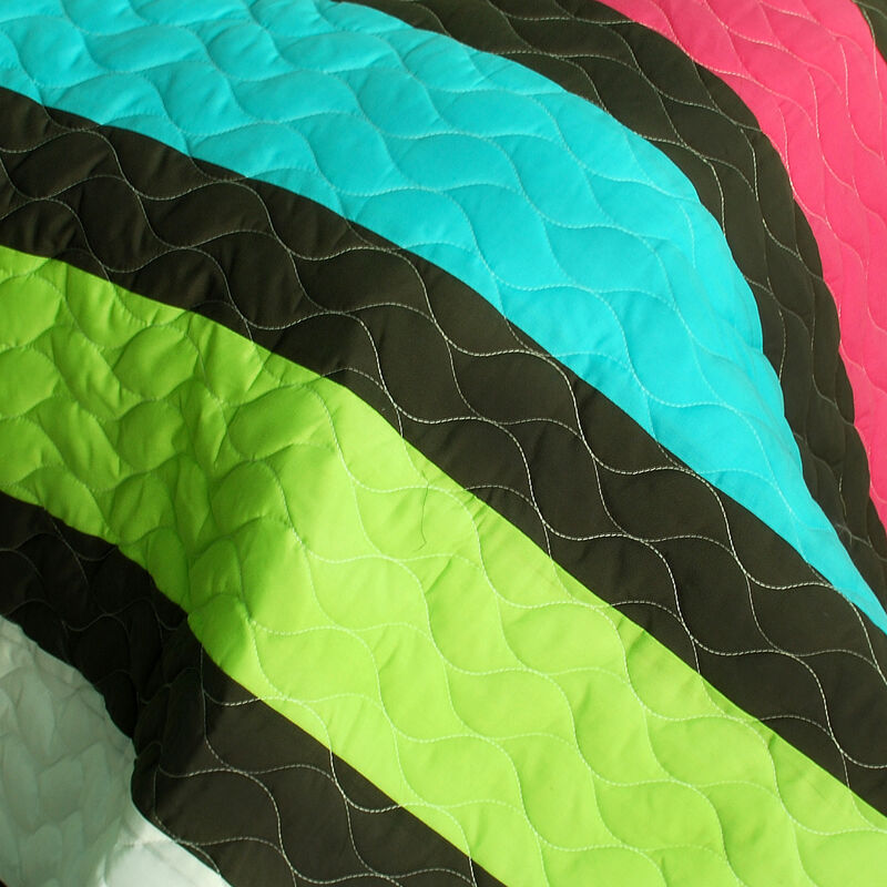 Full Queen Cry Wolf 3 Piece Patchwork Quilt Set with Vermicelli Quilting image number 2