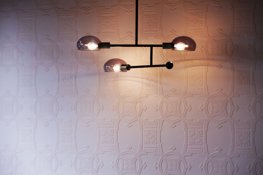 Early Victorian White Paintable Textured Vinyl Wallpaper