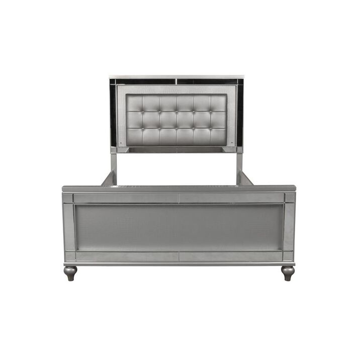 New Classic Furniture Furniture Contemporary Solid Wood 5/0 Queen Bed in Silver