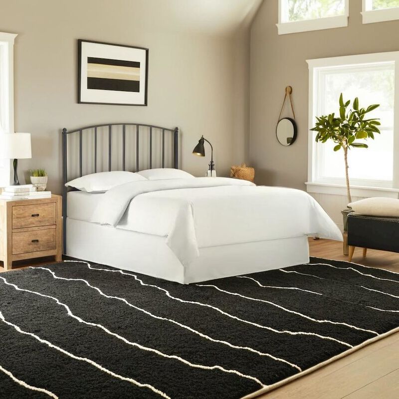 FurniFact Stylish Black Steel Headboard Featuring Modern Farmhouse Design for King Beds