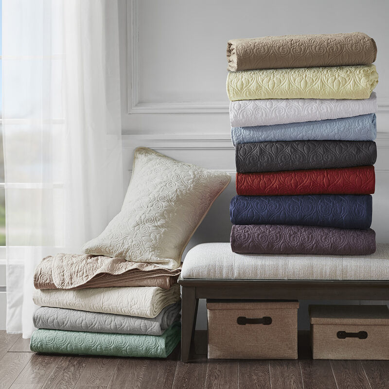 Gracie Mills Sandy Reversible Bedspread Set with Classic Stitch Pattern