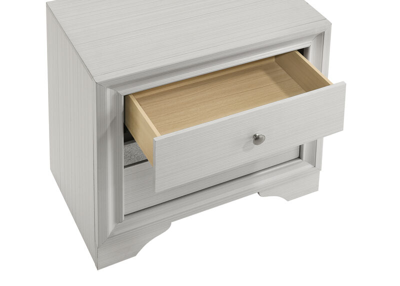 Darnavique 3-Drawer Nightstand image number 4