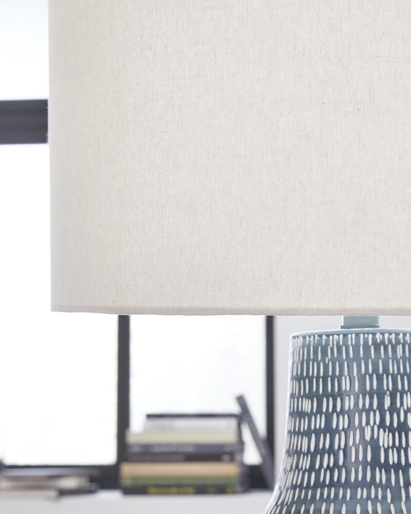 Schylarmont Table Lamp image number 2