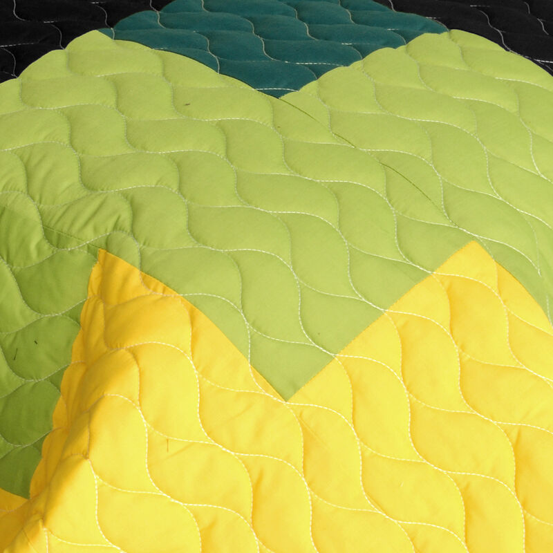3PC Patchwork Quilt Bedding Set with Vermicelli Stitching Design image number 4