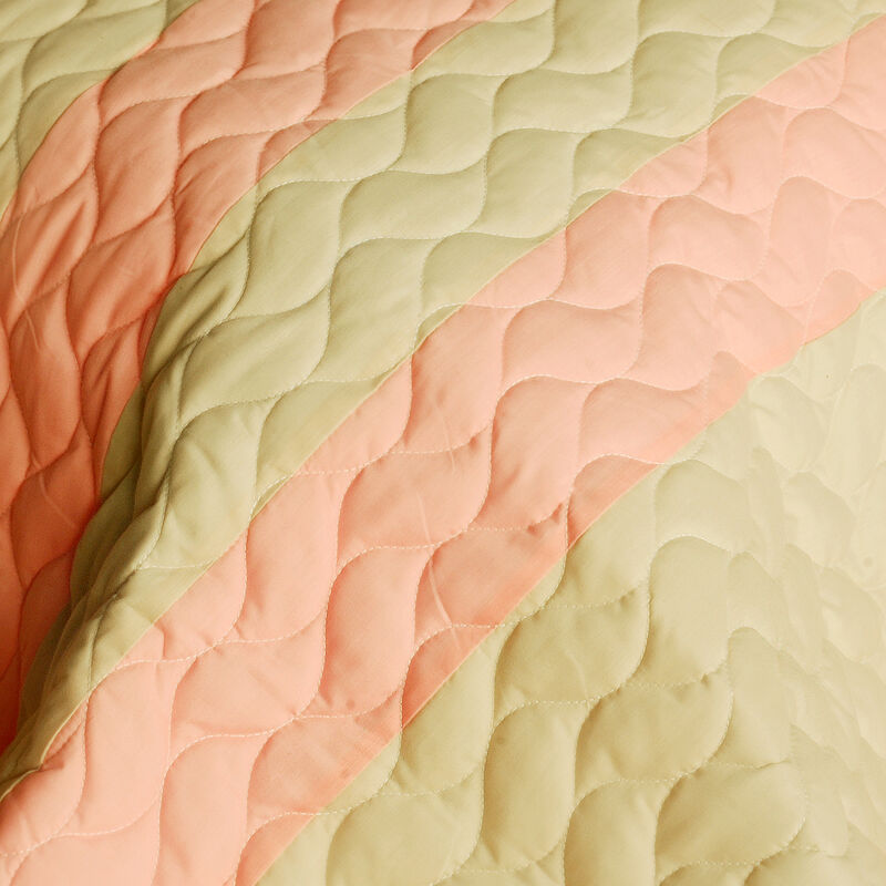 3-Piece Patchwork Quilt Set for Bed, Champagne Honey Quilted Design-Pink image number 4