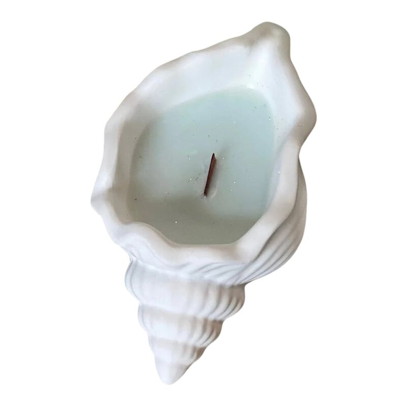 HomeRoots 6" Scented Soy Wax Candle In White Resin Novelty Holder image number 0