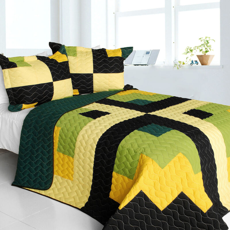 3PC Patchwork Quilt Bedding Set with Vermicelli Stitching Design image number 0