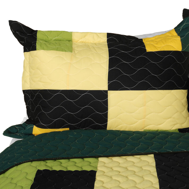 3PC Patchwork Quilt Bedding Set with Vermicelli Stitching Design image number 2