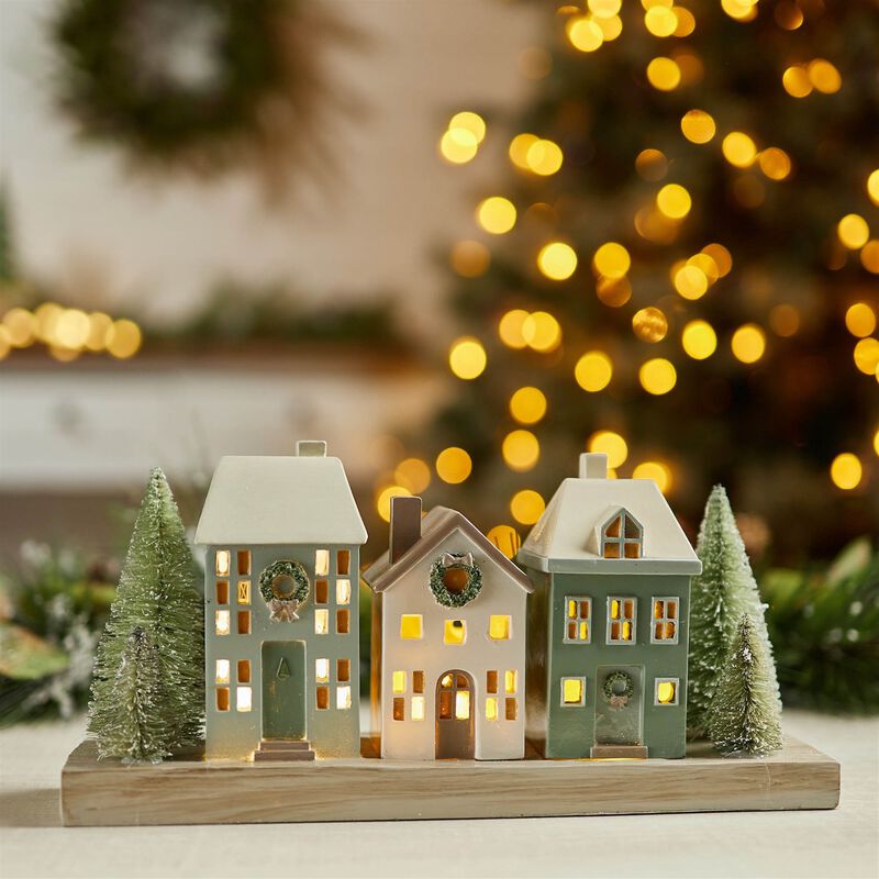LED Holiday Village Scene – Snowy Winter Town with Lighted Houses and Glitter Snow for Seasonal Home Decor
