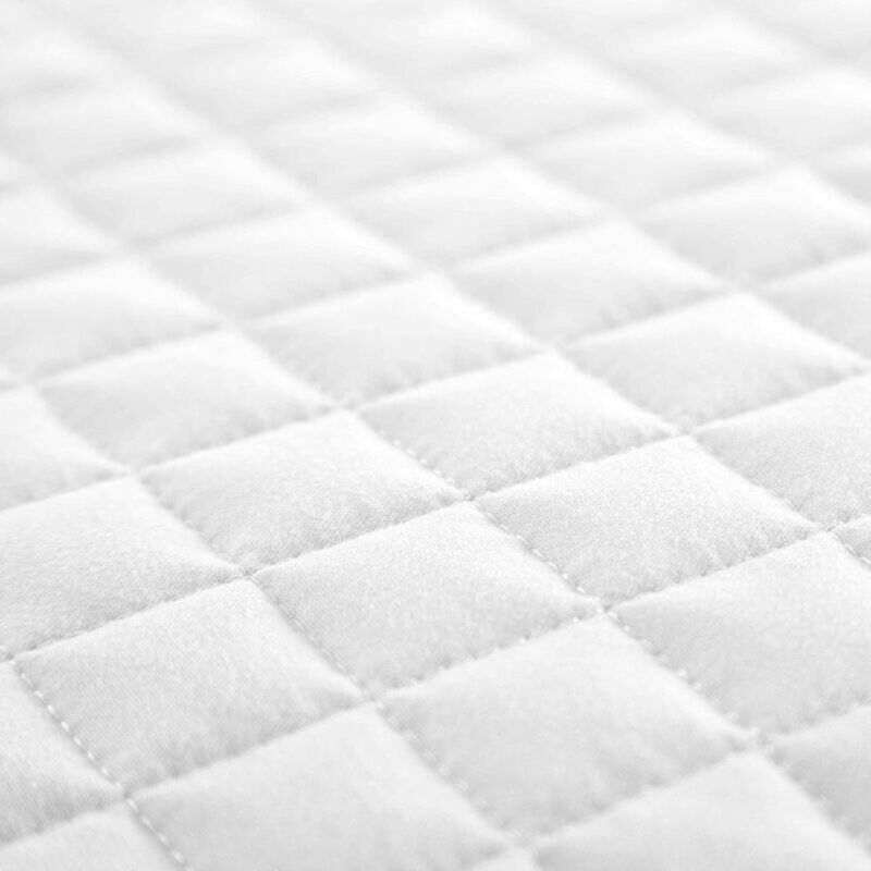 Hivvago King/Cal King Lightweight White Ultra Soft 3-Piece Microfiber Quilt Set