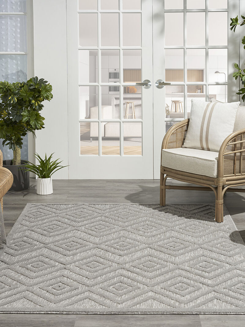 Versatile NRV01 Silver/Gray 4' x 6' Rug