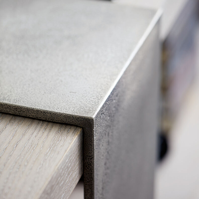 Linea Console Table image number 2