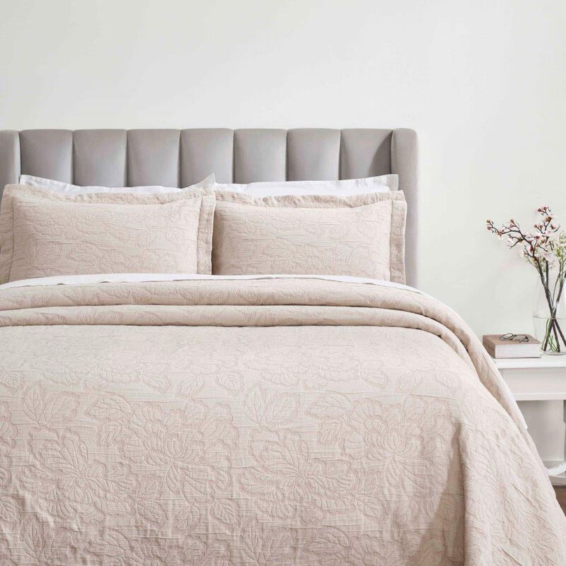 3-Piece Cotton Matelasse Bedspread Set with Floral Design image number 0