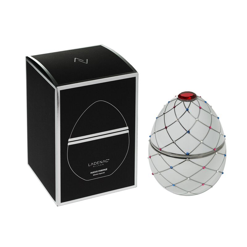 Candle in Ceramic Egg BOIS DE ROUSSIE 16 oz White Silver Stripes 6.5 diam. x 7.48 in image number 1
