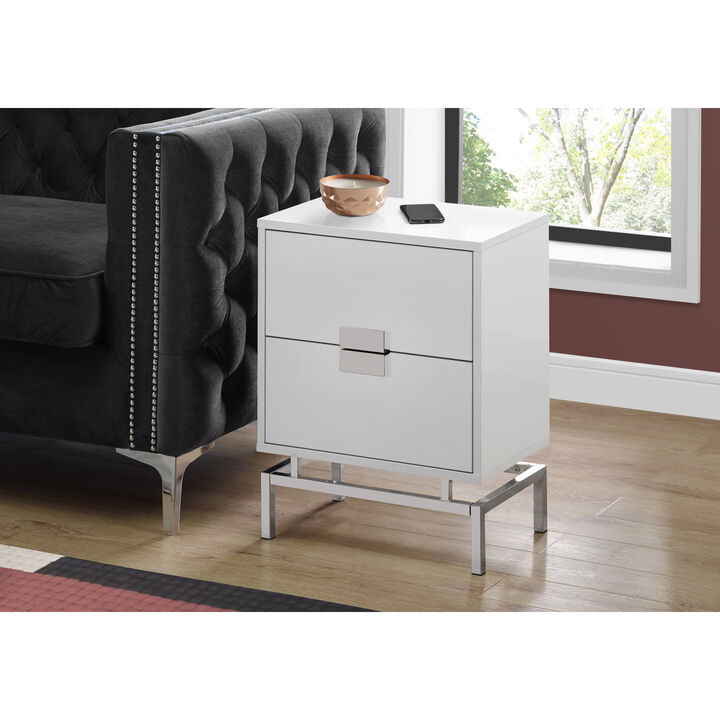 Elegant Metal Accent Table &ndash; Sleek Modern Side Table with Polished Finish