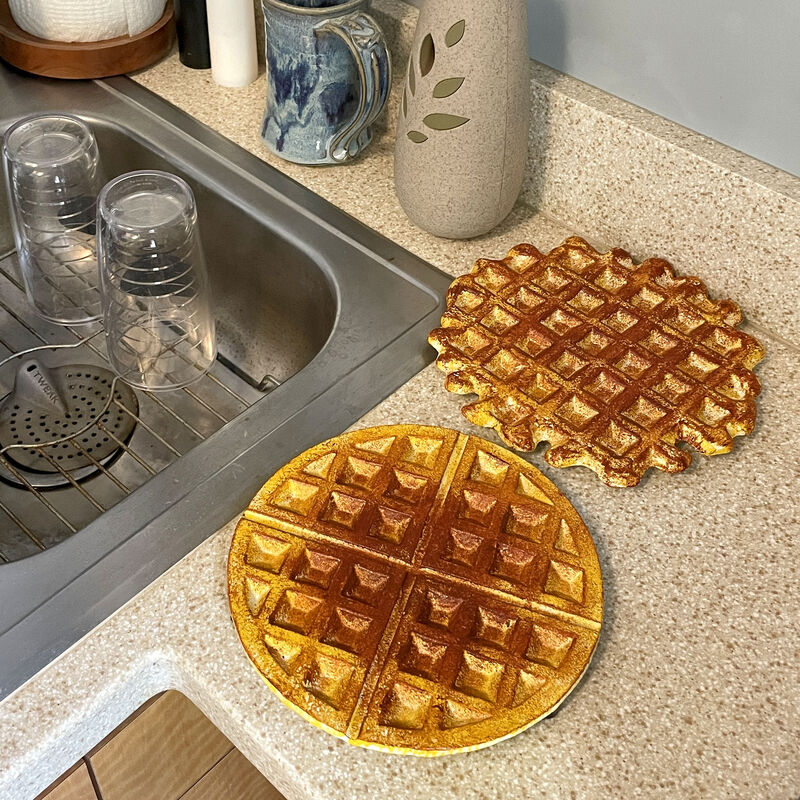 Zeckos Round Waffle Cast Iron Trivet 8" Kitchen Decor and Wall Hanging Plaque image number 9