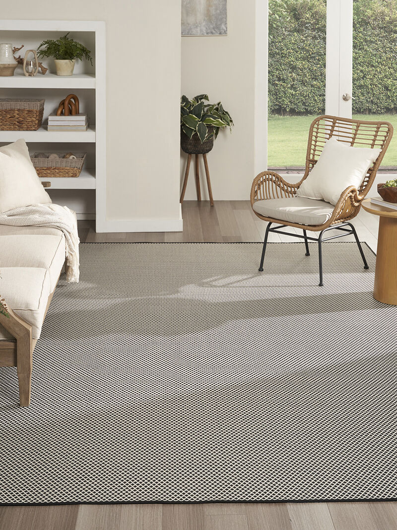 Courtyard COU01 Black/White 10' x 14' Rug