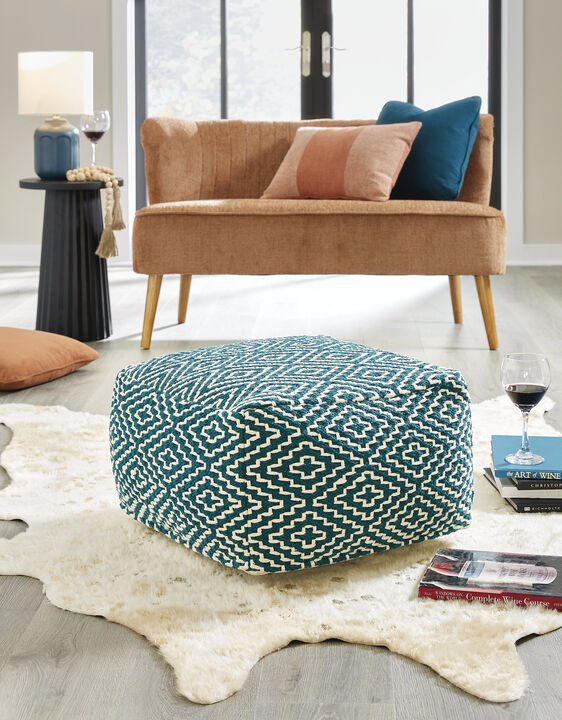 Brynnsen Pouf