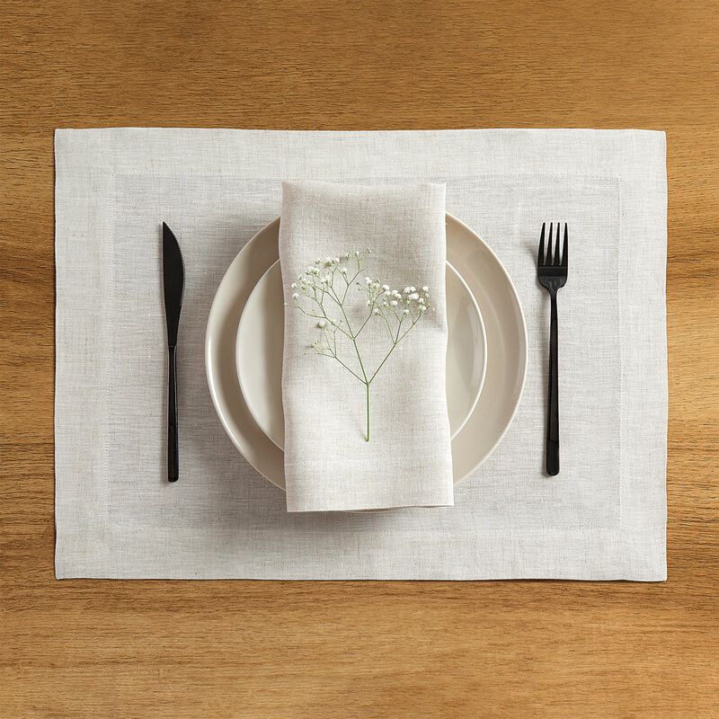Solino Home Sonoma 100% Linen Placemats &ndash; Set of 6, 14 x 19 in, Machine Washable, Holiday and Everyday Dining