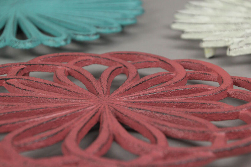 Set of 3 Cast Iron Floral Bloom Kitchen Trivets Decorative Wall Hangings image number 3