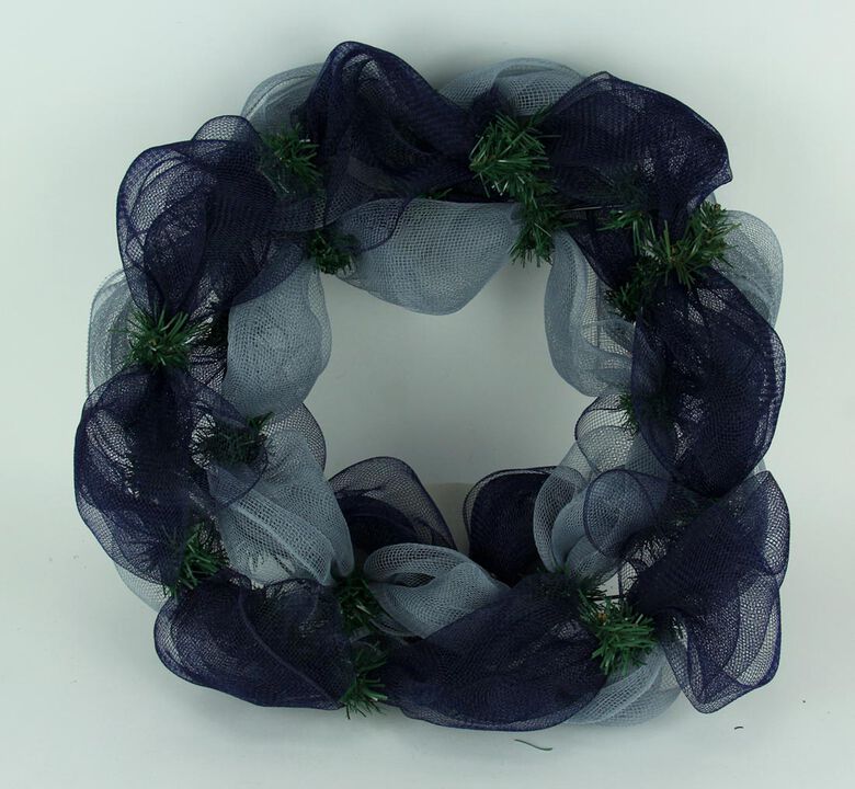 MLB New York Yankees Logo Mesh Holiday Door Wreath
