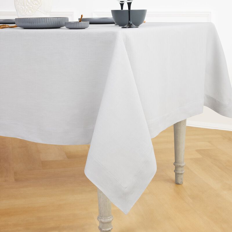 Solino Home Fete 100% Linen Tablecloth &ndash; Handcrafted, Machine Washable, Perfect for Holiday and Everyday Dining