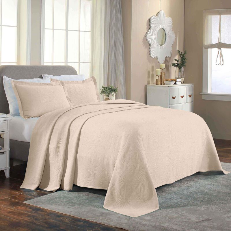 Lightweight Cotton Bedspread Set 3-Piece, Celtic Circle Patterned Matelasse image number 0